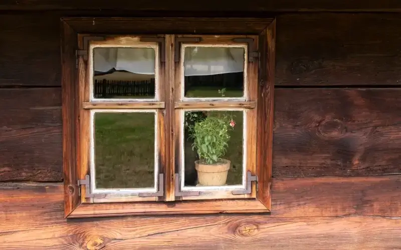 Jak dbać o okna drewniane?
